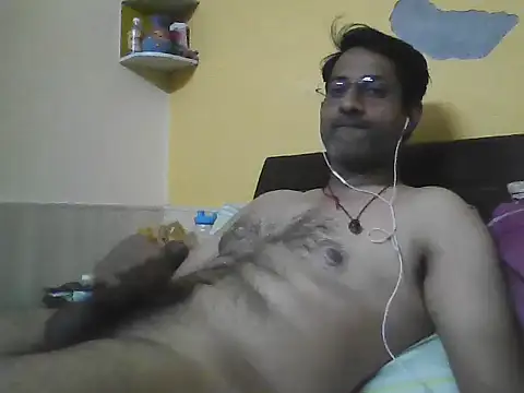 Snapshot of urbrownbunny chatting on December 20, 6:11 pm urbrownbunny online show from December 20, 6:11 pm