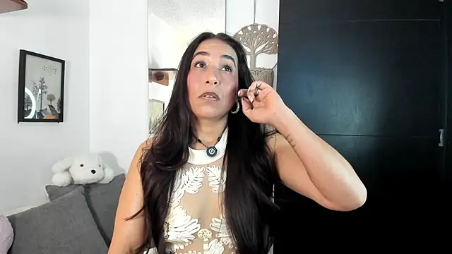 electra hunt online show from June 27, 1:55 am