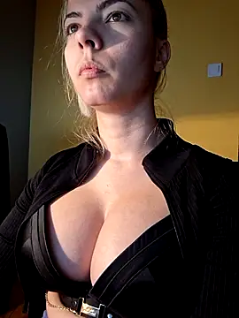 allinqueen online show from March 26, 6:17 pm