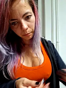 Snapshot of allinqueen chatting on October 1, 1:55 am allinqueen online show from October 1, 1:55 am