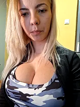 allinqueen online show from March 9, 8:12 pm