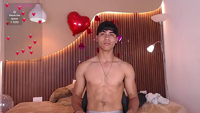Snapshot of zander_2120 chatting on February 15, 5:28 pm zander 2120 online show from February 15, 5:28 pm
