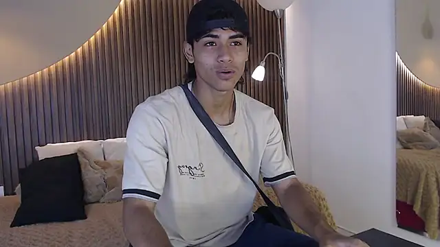 Snapshot of zander_2120 chatting on February 25, 1:32 pm zander 2120 online show from February 25, 1:32 pm