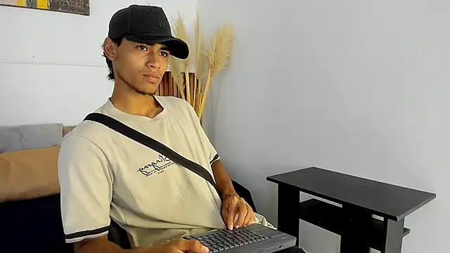 Snapshot of zander_2120 chatting on September 25, 1:17 pm zander 2120 online show from September 25, 1:17 pm