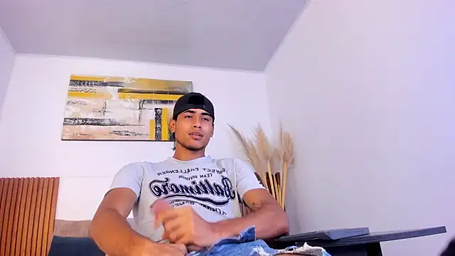 Snapshot of zander_2120 chatting on October 7, 1:01 pm zander 2120 online show from October 7, 1:01 pm