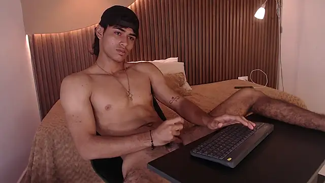 Snapshot of zander_2120 chatting on February 25, 4:35 pm zander 2120 online show from February 25, 4:35 pm