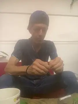 laye19 online show from March 14, 6:41 am