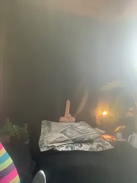 laye19 online show from October 19, 9:39 pm