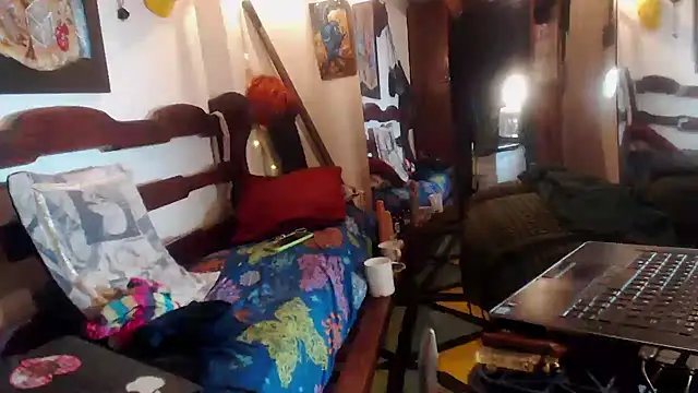 laye19 online show from December 3, 2:12 am