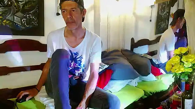 laye19 online show from March 31, 11:07 pm