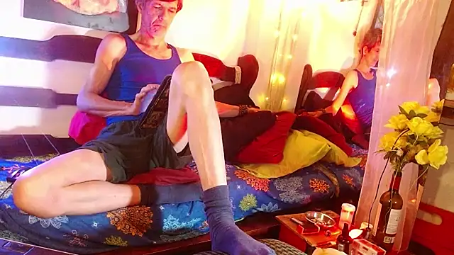 laye19 online show from February 13, 4:45 am