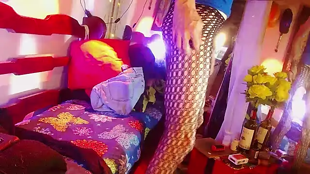 laye19 online show from February 6, 4:52 am