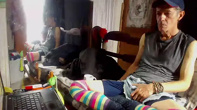 laye19 online show from November 15, 9:52 pm