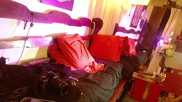 laye19 online show from March 7, 7:37 am