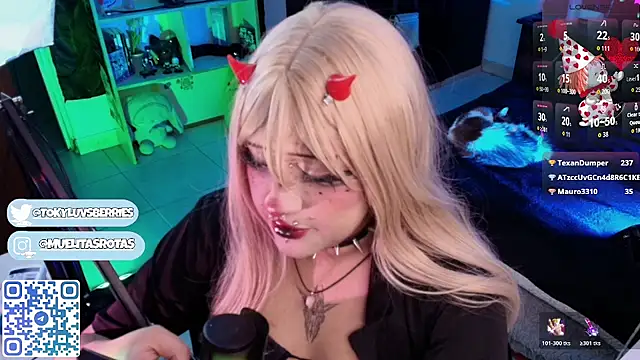 Snapshot of toky_doll chatting on June 5, 6:52 am toky doll online show from June 5, 6:52 am