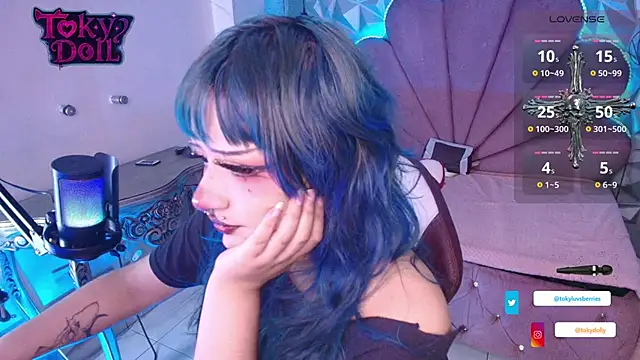 Snapshot of toky_doll chatting on October 2, 9:18 pm toky doll online show from October 2, 9:18 pm