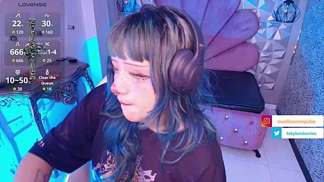 toky doll online show from December 4, 8:19 pm