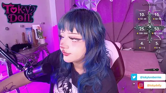 Snapshot of toky_doll chatting on October 3, 8:43 pm toky doll online show from October 3, 8:43 pm