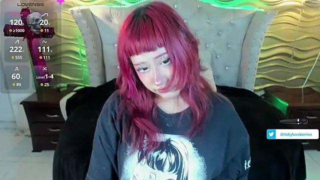 Snapshot of toky_doll chatting on February 6, 12:43 am toky doll online show from February 6, 12:43 am