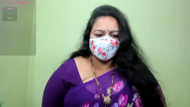 neelu-hoty online show from May 31, 12:33 pm