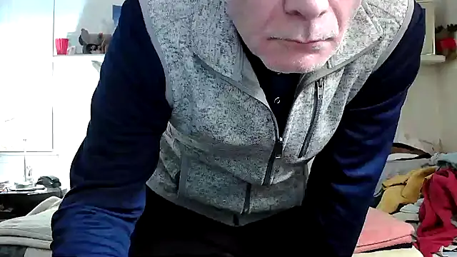 Hand69someguy online show from December 3, 1:17 am