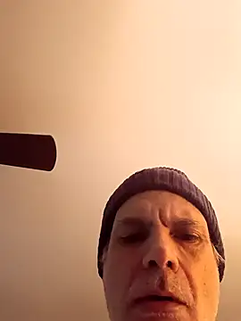 Snapshot of Hand69someguy chatting on February 27, 2:46 am Hand69someguy online show from February 27, 2:46 am