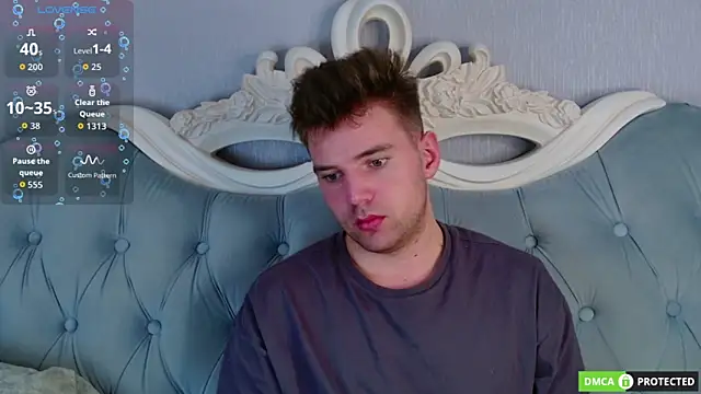 ArthurWhitee online show from March 27, 3:37 am