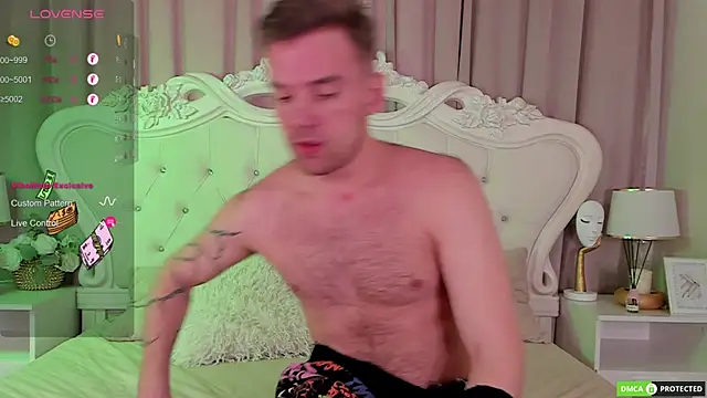 Snapshot of ArthurWhitee chatting on November 6, 8:51 am ArthurWhitee online show from November 6, 8:51 am