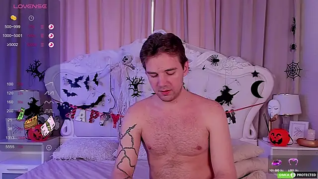 ArthurWhitee online show from October 15, 5:39 am