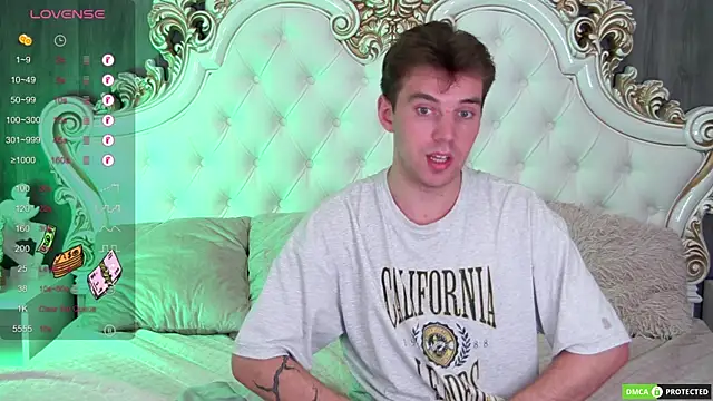 ArthurWhitee online show from September 19, 1:48 pm