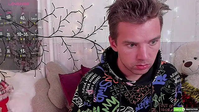 ArthurWhitee online show from December 14, 8:20 am