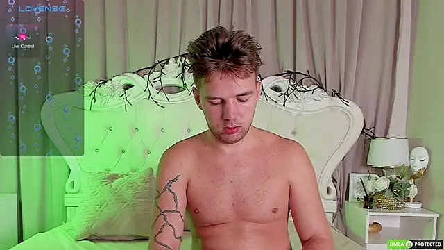 ArthurWhitee online show from January 17, 3:32 am