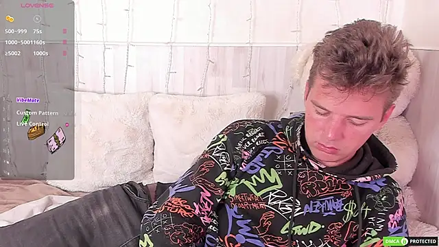 Snapshot of ArthurWhitee chatting on December 3, 8:47 am ArthurWhitee online show from December 3, 8:47 am