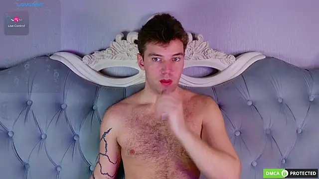 ArthurWhitee online show from April 15, 8:42 am