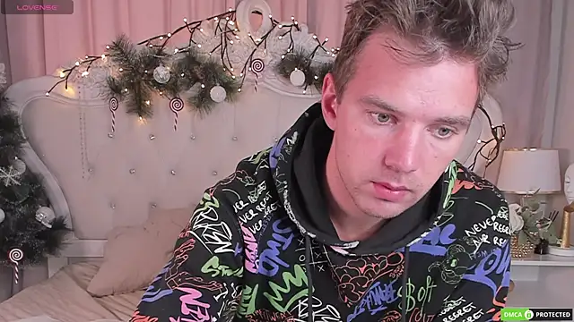 ArthurWhitee online show from December 16, 8:07 am