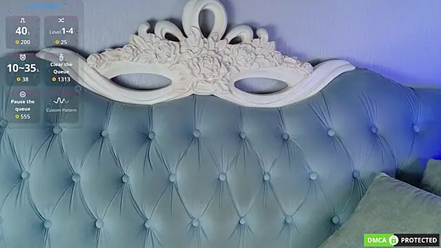 ArthurWhitee online show from April 14, 2:33 pm