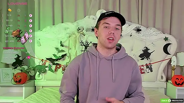 Snapshot of ArthurWhitee chatting on October 31, 5:09 pm ArthurWhitee online show from October 31, 5:09 pm