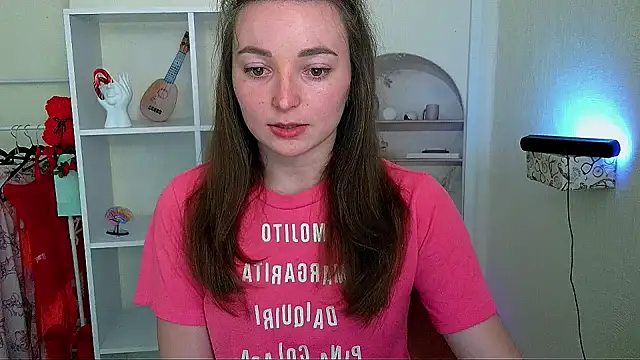 Snapshot of _Barbie_Kiss_ chatting on June 15, 9:31 am Barbie Kiss online show from June 15, 9:31 am