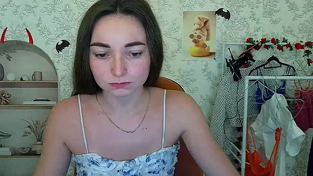  Barbie Kiss  online show from November 1, 10:42 am