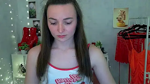  Barbie Kiss  online show from May 6, 1:04 pm
