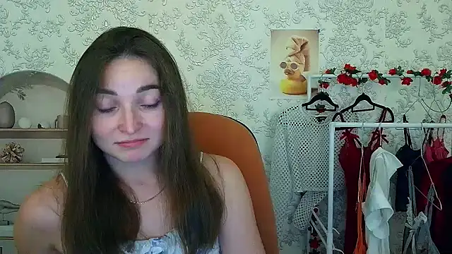  Barbie Kiss  online show from November 9, 5:28 pm