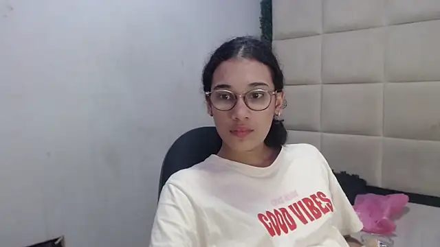 hellen queensex online show from February 4, 1:45 am