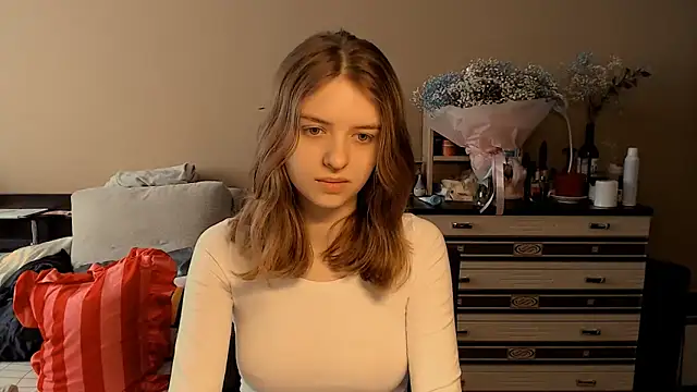 Snapshot of Emi1y_Angel11 chatting on February 15, 4:35 am Emi1y Angel11 online show from February 15, 4:35 am