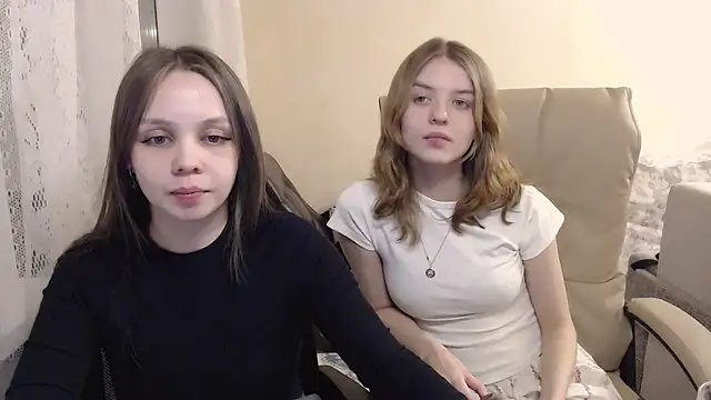 Snapshot of Emi1y_Angel11 chatting on January 14, 1:49 pm Emi1y Angel11 online show from January 14, 1:49 pm