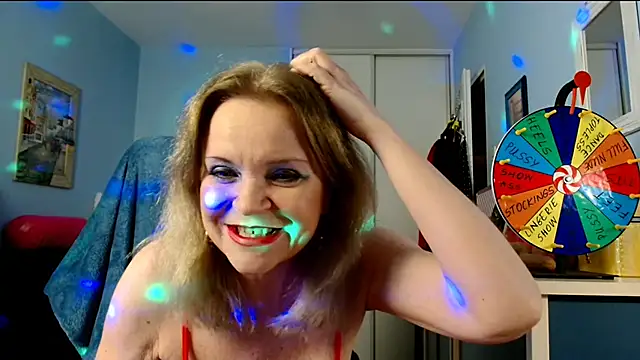 sexyjennyeu online show from December 17, 9:20 pm