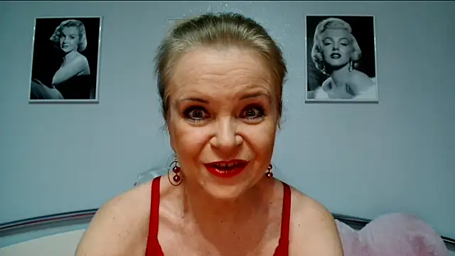 sexyjennyeu online show from February 16, 8:22 pm