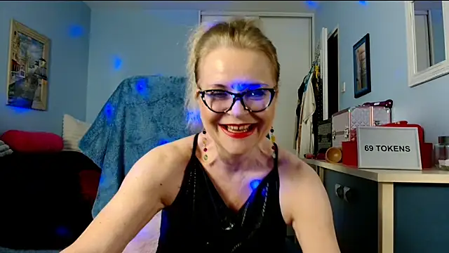 sexyjennyeu online show from March 11, 9:42 pm