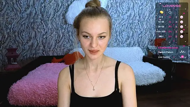 Snapshot of Elfanna chatting on October 9, 5:35 pm Elfanna online show from October 9, 5:35 pm