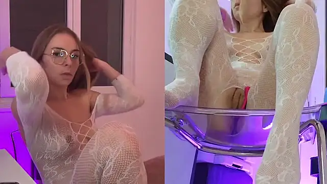 Snapshot of Angele_wrz chatting on February 6, 8:34 pm Angele wrz online show from February 6, 8:34 pm