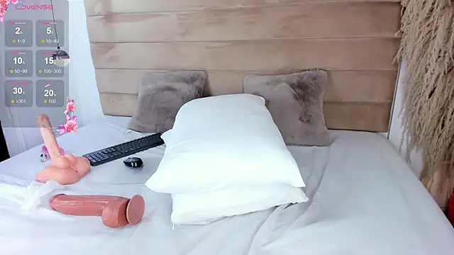 Snapshot of IsabellaJonns chatting on December 22, 7:54 am IsabellaJonns online show from December 22, 7:54 am